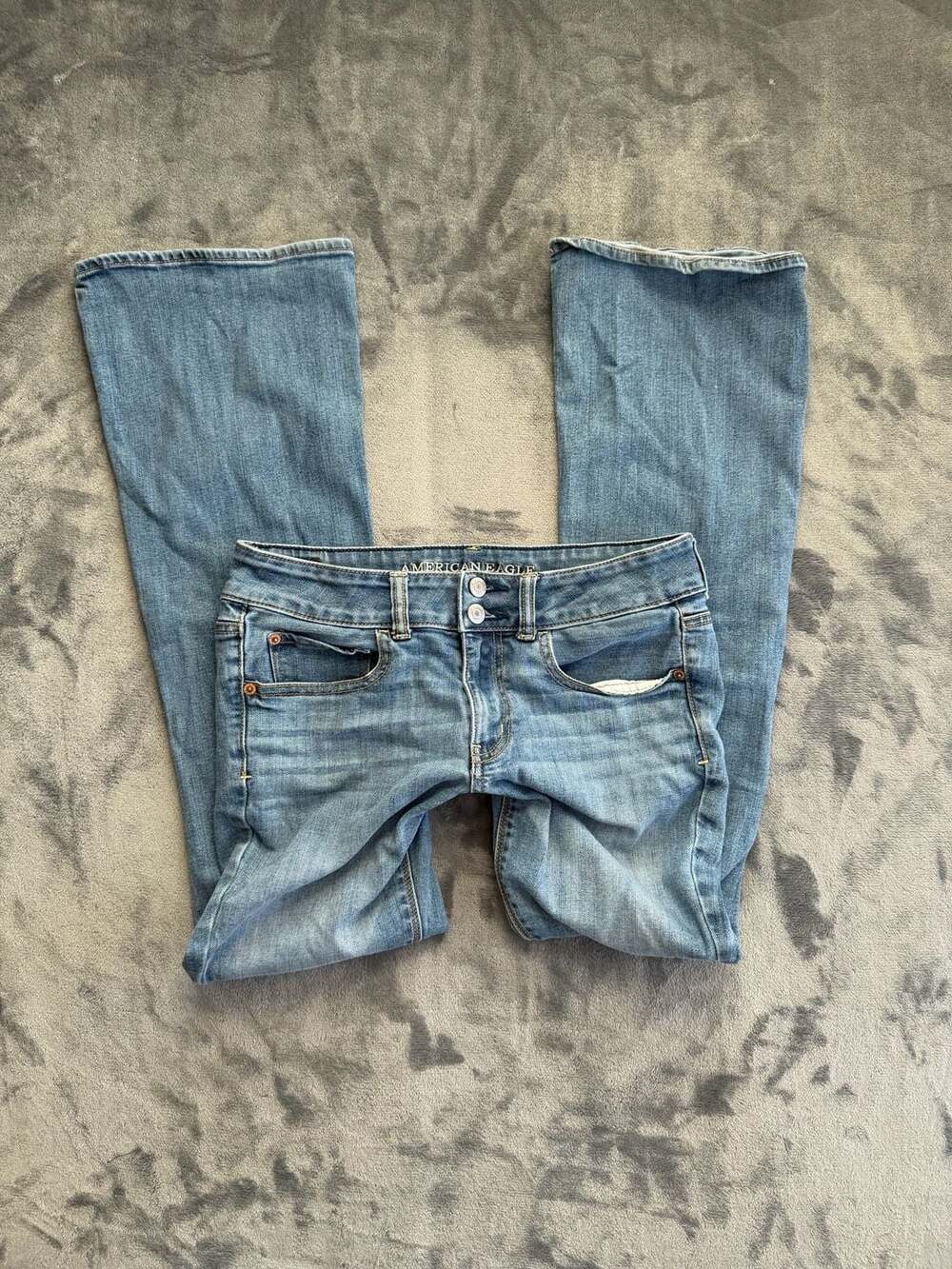 American Eagle Outfitters Artist Flare Jeans Womens Size 6 Regular Light Wash